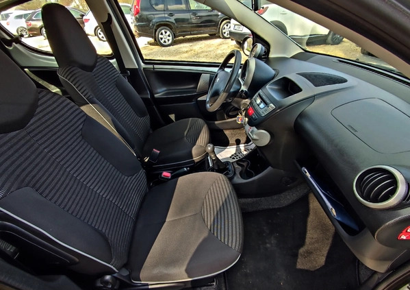 Peugeot 107 cena 18950 przebieg: 167000, rok produkcji 2014 z Trzebiatów małe 407